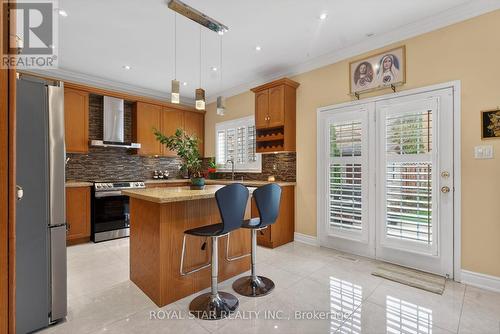 3841 Edgecliffe Run, Mississauga, ON - Indoor Photo Showing Kitchen With Upgraded Kitchen