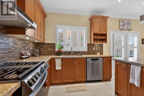 3841 Edgecliffe Run, Mississauga, ON - Indoor Photo Showing Kitchen With Upgraded Kitchen