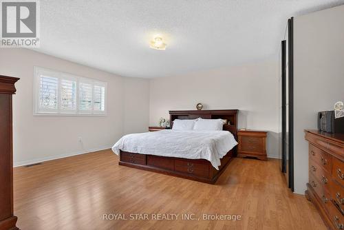 3841 Edgecliffe Run, Mississauga, ON - Indoor Photo Showing Bedroom