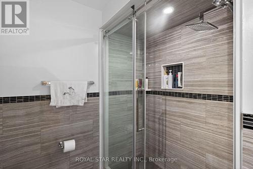 3841 Edgecliffe Run, Mississauga, ON - Indoor Photo Showing Bathroom