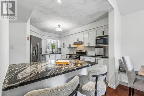 60 Marl Meadow Drive, Kitchener, ON - Indoor Photo Showing Kitchen With Stainless Steel Kitchen With Upgraded Kitchen