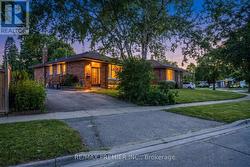 35 BARKWIN DRIVE Toronto, ON M9V 2W4