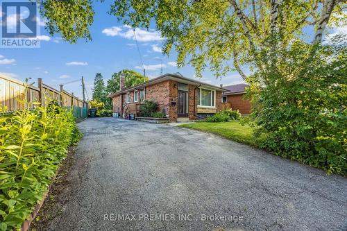 35 Barkwin Drive, Toronto, ON - Outdoor