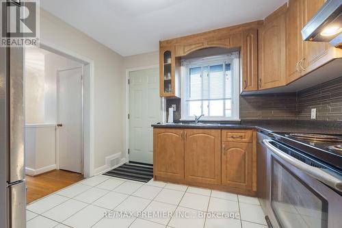 35 Barkwin Drive, Toronto, ON - Indoor Photo Showing Kitchen