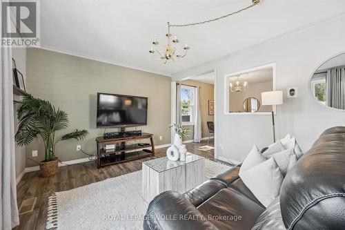 976 Guelph Street, Kitchener, ON - Indoor Photo Showing Living Room