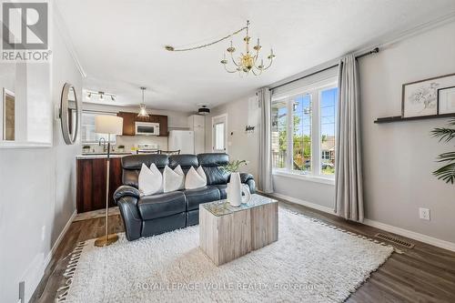 976 Guelph Street, Kitchener, ON - Indoor Photo Showing Living Room