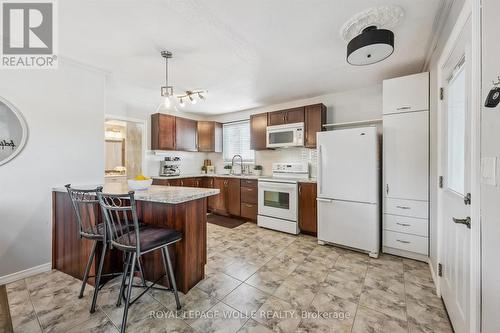 976 Guelph Street, Kitchener, ON - Indoor Photo Showing Kitchen