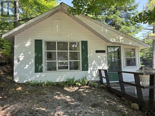 Rose Cottage 1 Bedroom 1 Kitchen 1 Bath - 2865 Severn River, Severn, ON - Outdoor