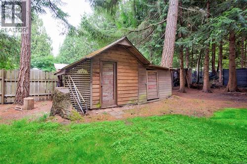 7685 Ships Point Rd, Fanny Bay, BC - Outdoor