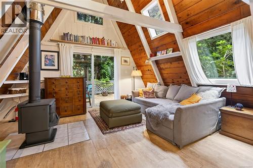 7685 Ships Point Rd, Fanny Bay, BC - Indoor