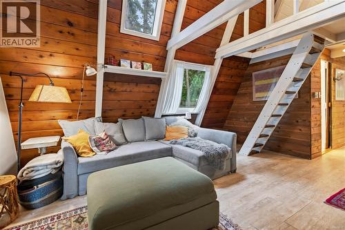 7685 Ships Point Rd, Fanny Bay, BC - Indoor Photo Showing Other Room