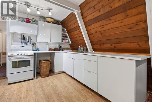 7685 Ships Point Rd, Fanny Bay, BC - Indoor Photo Showing Kitchen