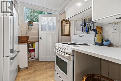 7685 Ships Point Rd, Fanny Bay, BC - Indoor Photo Showing Kitchen
