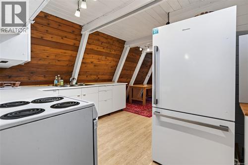 7685 Ships Point Rd, Fanny Bay, BC - Indoor
