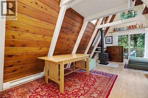7685 Ships Point Rd, Fanny Bay, BC - Indoor Photo Showing Other Room