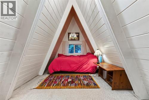 7685 Ships Point Rd, Fanny Bay, BC - Indoor Photo Showing Other Room