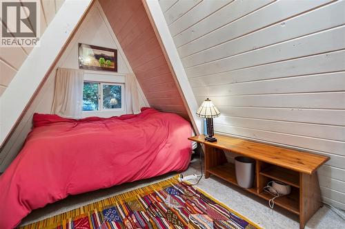7685 Ships Point Rd, Fanny Bay, BC - Indoor