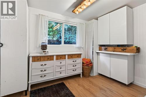 7685 Ships Point Rd, Fanny Bay, BC - Indoor