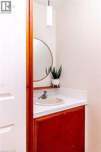218 Bay Street S, Hamilton, ON - Indoor Photo Showing Bathroom