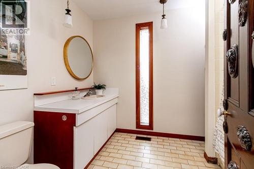 218 Bay Street S, Hamilton, ON - Indoor Photo Showing Bathroom