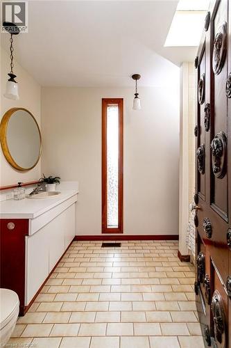 218 Bay Street S, Hamilton, ON - Indoor Photo Showing Bathroom