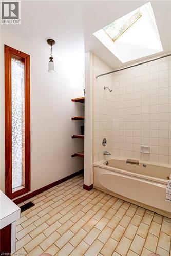 218 Bay Street S, Hamilton, ON - Indoor Photo Showing Bathroom