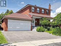 36 LYON HEIGHTS ROAD Toronto, ON M1P 3V7
