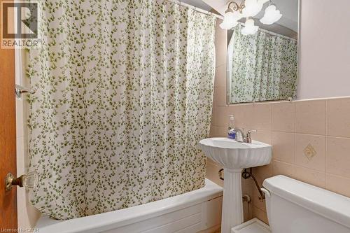 86 Christopher Drive, Cambridge, ON - Indoor Photo Showing Bathroom