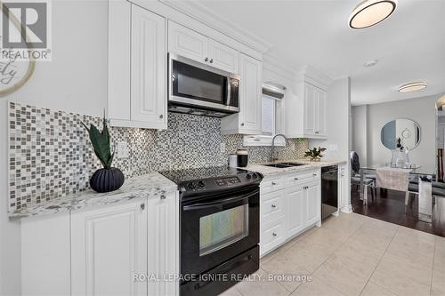 1569 Norwill Crescent, Oshawa, ON - Indoor Photo Showing Kitchen With Upgraded Kitchen