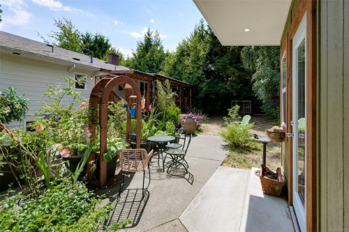 3832 Pitcombe Pl, Saanich, BC 