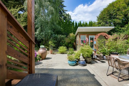 3832 Pitcombe Pl, Saanich, BC 