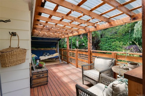 3832 Pitcombe Pl, Saanich, BC 