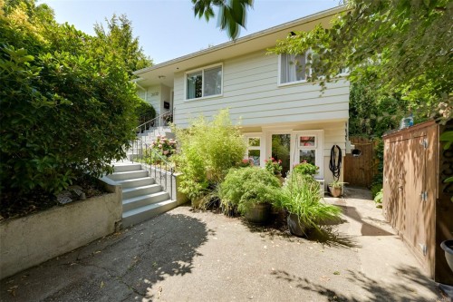 3832 Pitcombe Pl, Saanich, BC 