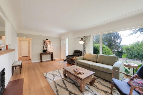 3832 Pitcombe Pl, Saanich, BC 