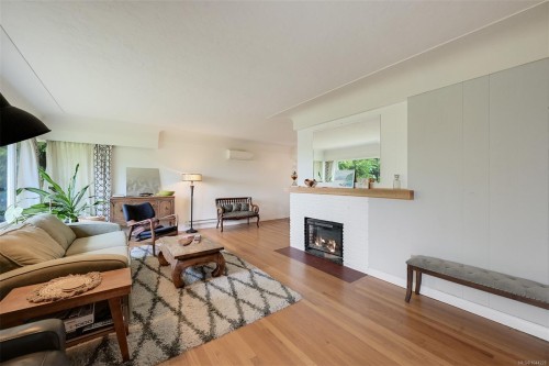 3832 Pitcombe Pl, Saanich, BC 