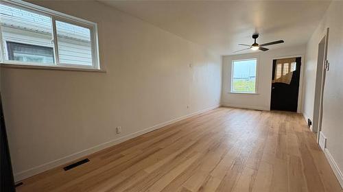 982 Alexander Ave, Winnipeg, MB - Indoor Photo Showing Other Room