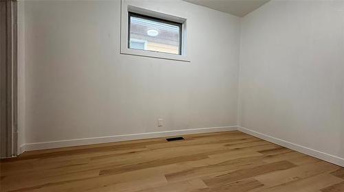 982 Alexander Ave, Winnipeg, MB - Indoor Photo Showing Other Room