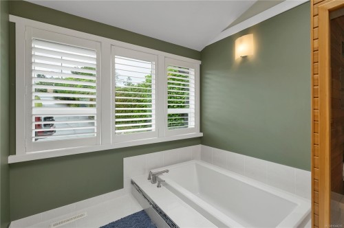 4675 Discovery Dr, Campbell River, BC 