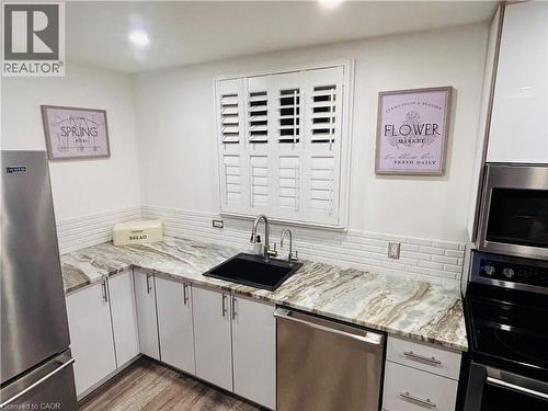 60 Galbraith Drive, Hamilton, ON - Indoor Photo Showing Kitchen With Upgraded Kitchen