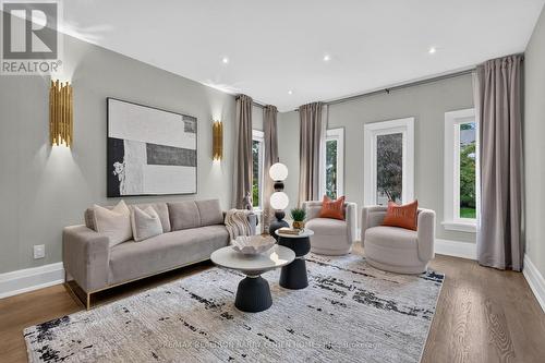 33 Munro Boulevard, Toronto, ON - Indoor Photo Showing Living Room