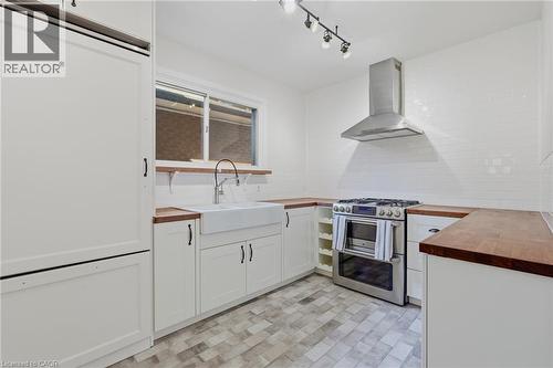 252 Fairfield Avenue, Hamilton, ON - Indoor Photo Showing Kitchen