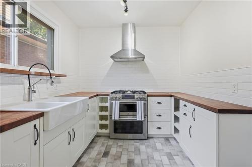 252 Fairfield Avenue, Hamilton, ON - Indoor Photo Showing Kitchen With Upgraded Kitchen