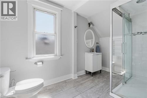 252 Fairfield Avenue, Hamilton, ON - Indoor Photo Showing Bathroom