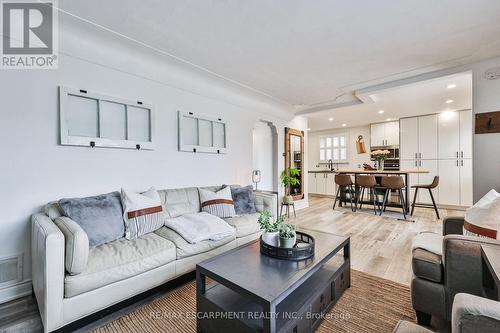 60 Galbraith Drive, Hamilton, ON - Indoor Photo Showing Living Room