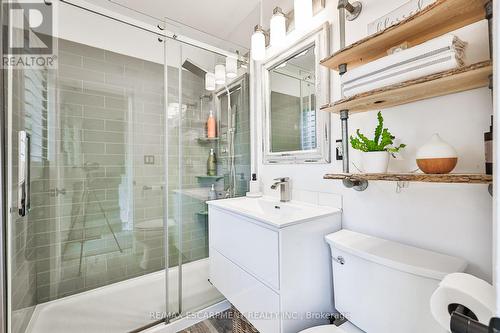 60 Galbraith Drive, Hamilton, ON - Indoor Photo Showing Bathroom