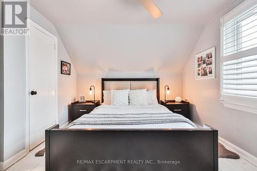 60 Galbraith Drive, Hamilton, ON - Indoor Photo Showing Bedroom