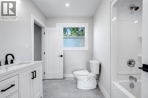 1175 Highway 77, Leamington, ON - Indoor Photo Showing Bathroom