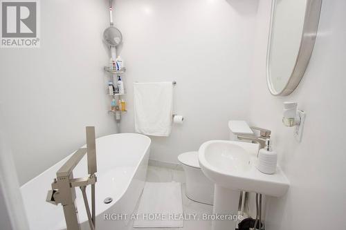 865 Attersley Drive, Oshawa, ON - Indoor Photo Showing Bathroom