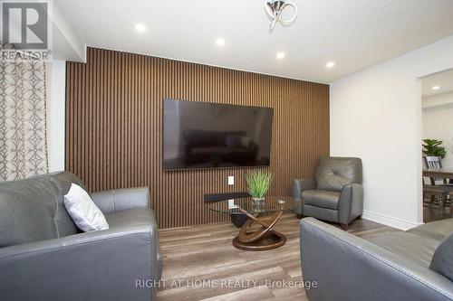 865 Attersley Drive, Oshawa, ON - Indoor Photo Showing Living Room