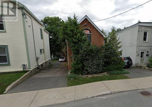 35 PINHEY STREET  Ottawa, ON K1Y 1T3